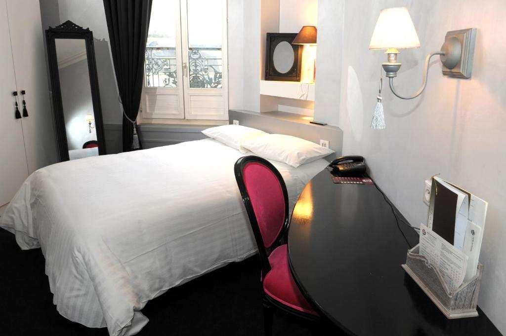 أنجير Hotel De France الغرفة الصورة